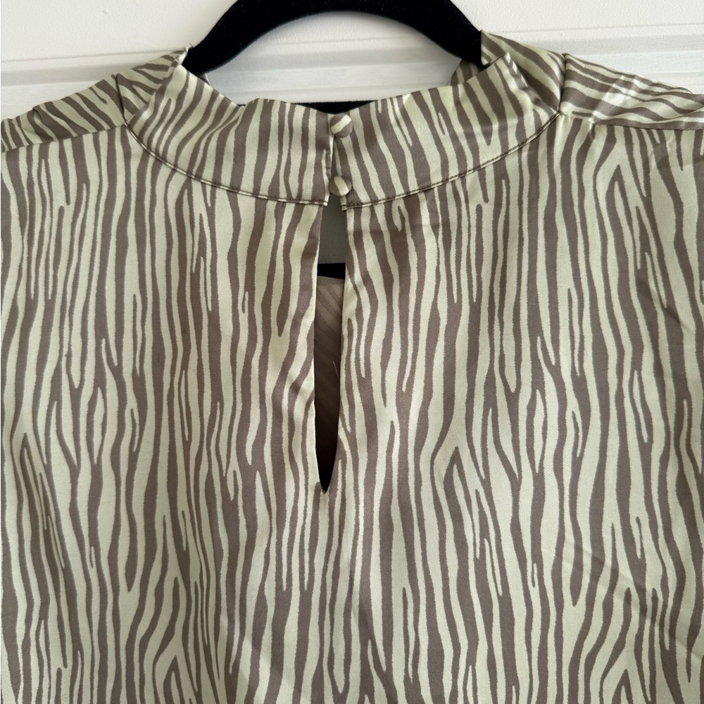 Joie Sleeveless Cowl Neck Green Zebra Print Top Size Large - Picture 4 of 5